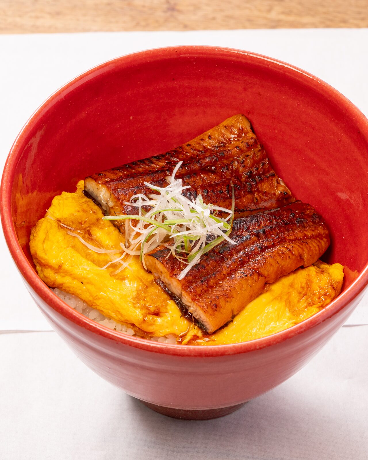 うなぎと卵をのせたウナ玉丼